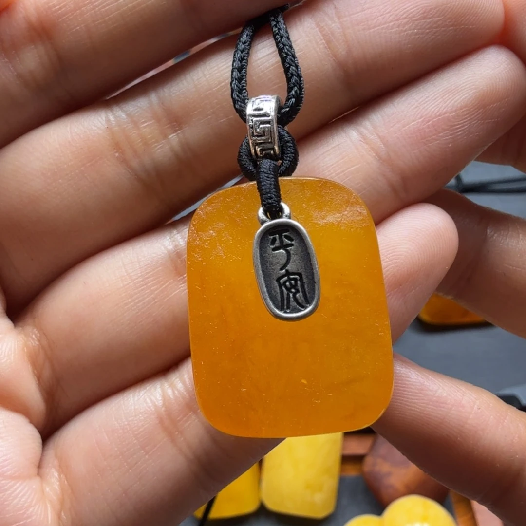 未镶嵌吊坠(赠链)琥珀