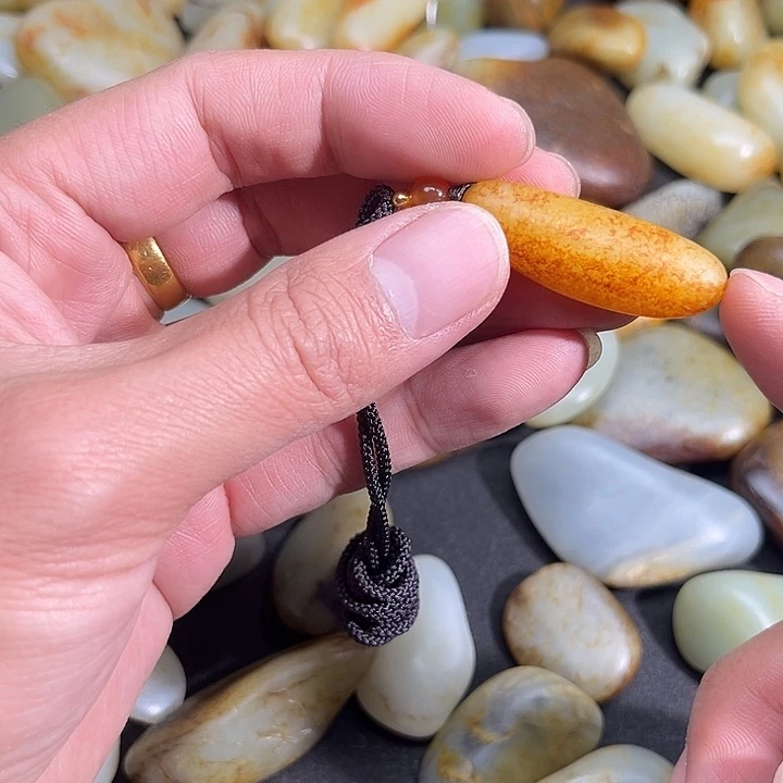 和田玉未镶嵌吊坠(赠链)