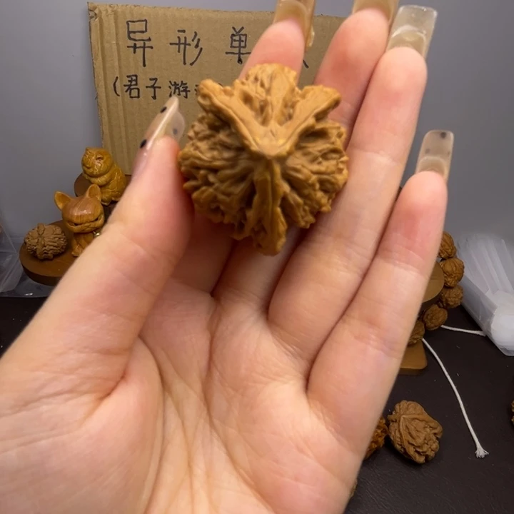 熬***狗吊坠桃核三棱单只异型有瑕有黄