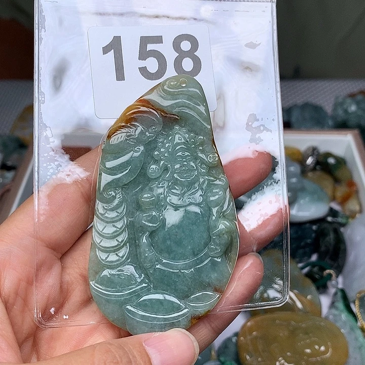 翡翠未镶嵌颈饰刘****?翡翠