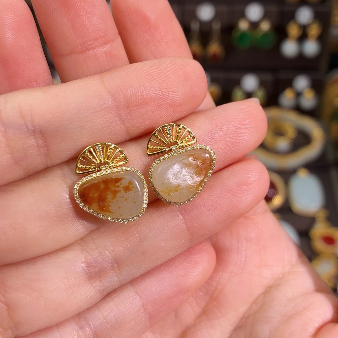 颈饰18K金镶嵌和田玉