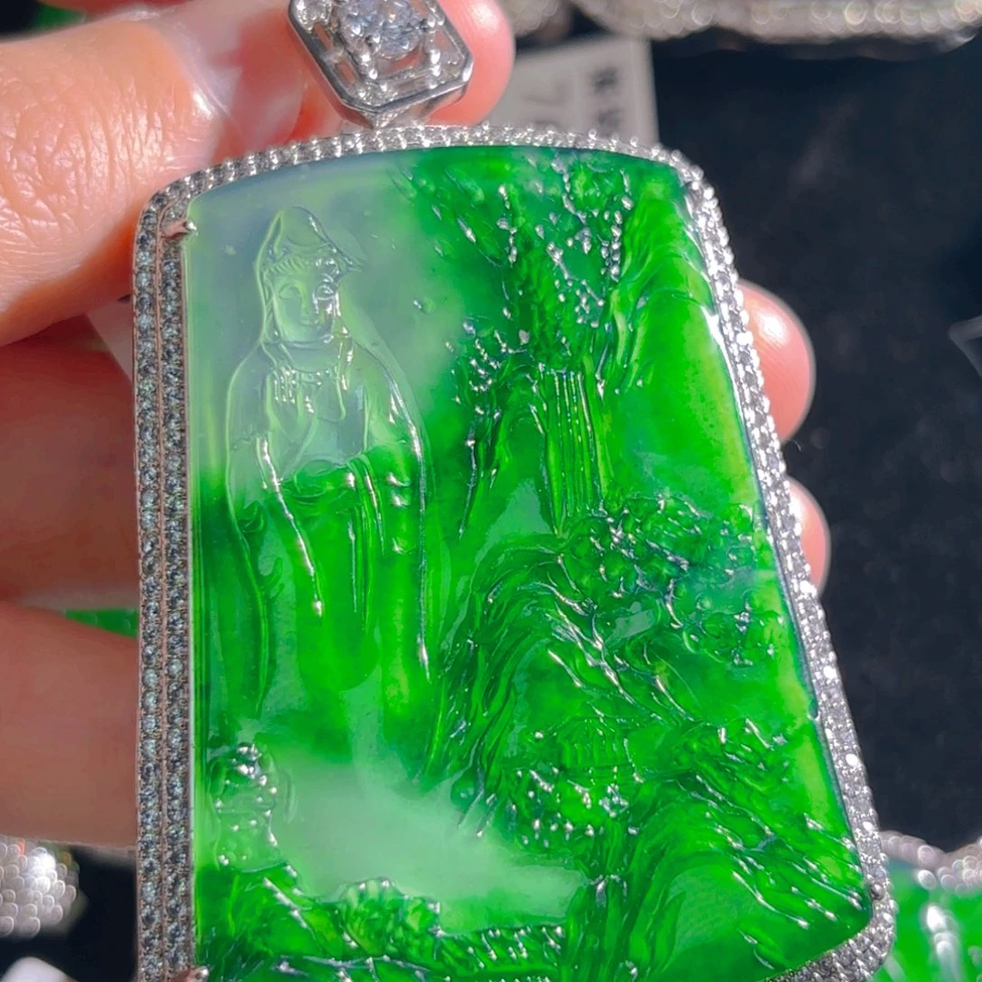 翡翠颈饰未镶嵌山水观音