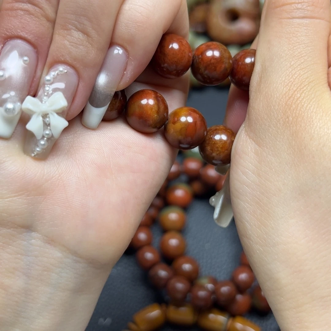 手链未镶嵌透闪石质玉看***看