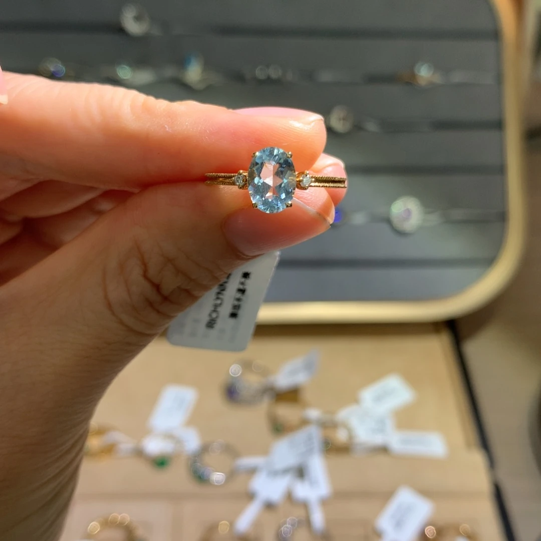 18K金镶嵌戒圈海蓝宝石