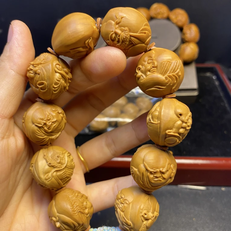 精品橄榄核雕24尺寸浮雕十八罗汉