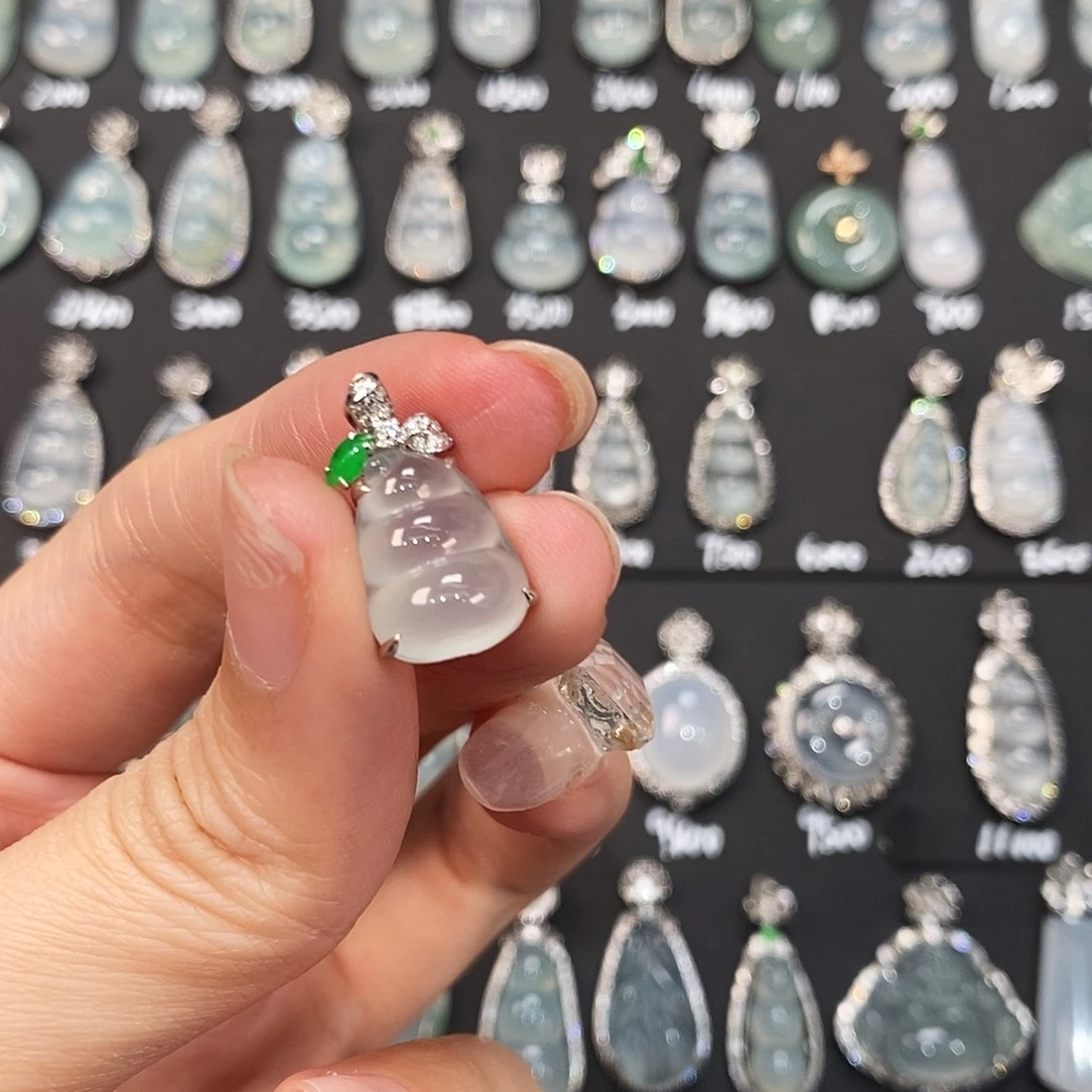 翡翠18K金镶嵌颈饰