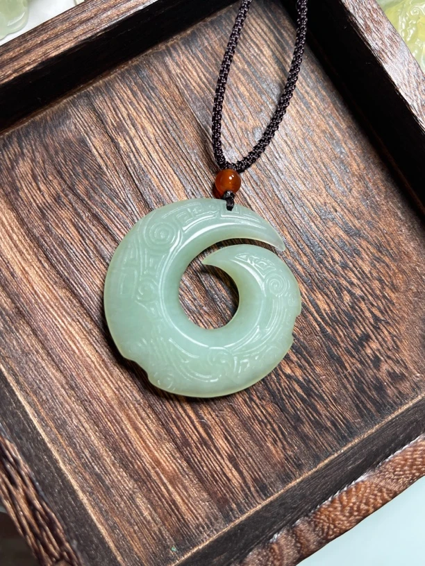 岫玉时来运转吊坠