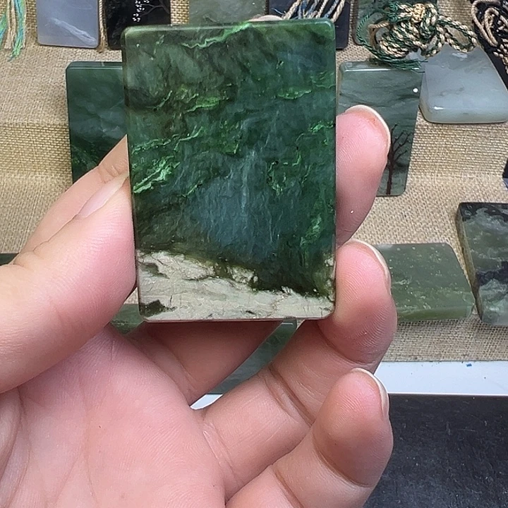 和田玉（碧玉）未镶嵌珠宝半成品微瑕