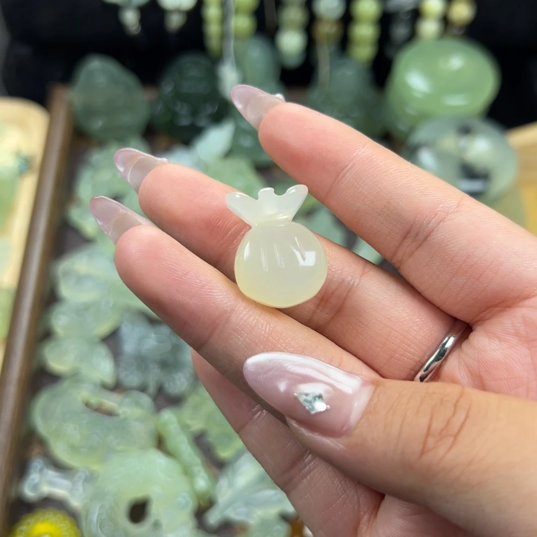 蛇纹石玉未镶嵌颈饰不配绳