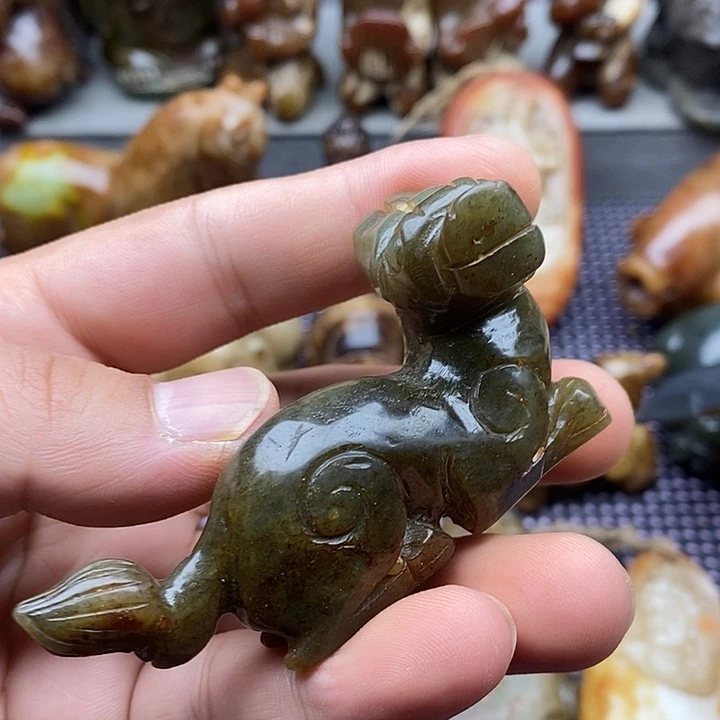 未镶嵌蛇纹石玉颈饰