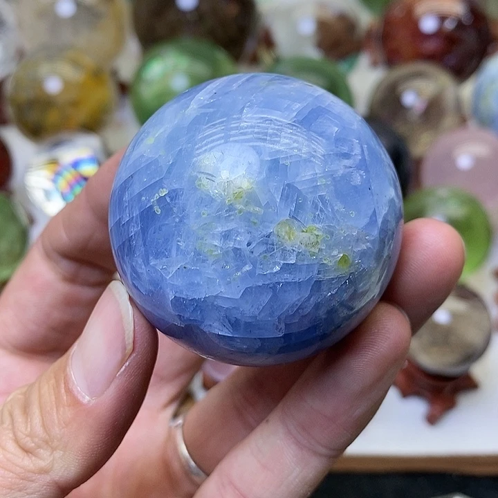 水晶蓝方解橄榄共生球未镶嵌