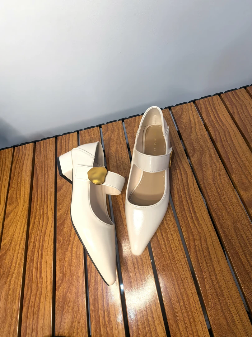 韩版春季浅口尖头黑色纳帕皮单鞋气质高跟跟鞋皮鞋粗跟白色