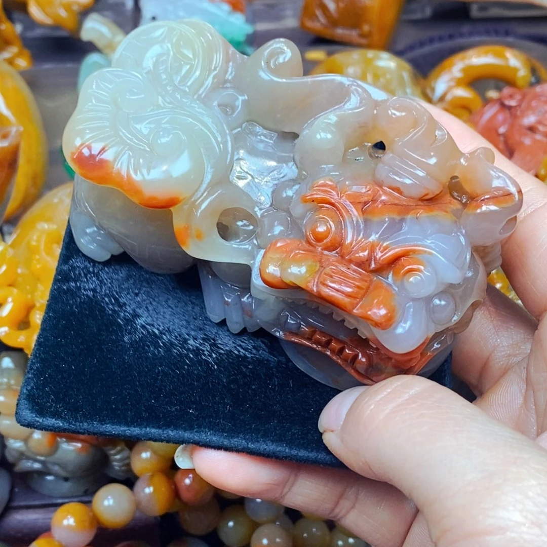 未镶嵌石英质玉（黄龙玉）颈饰