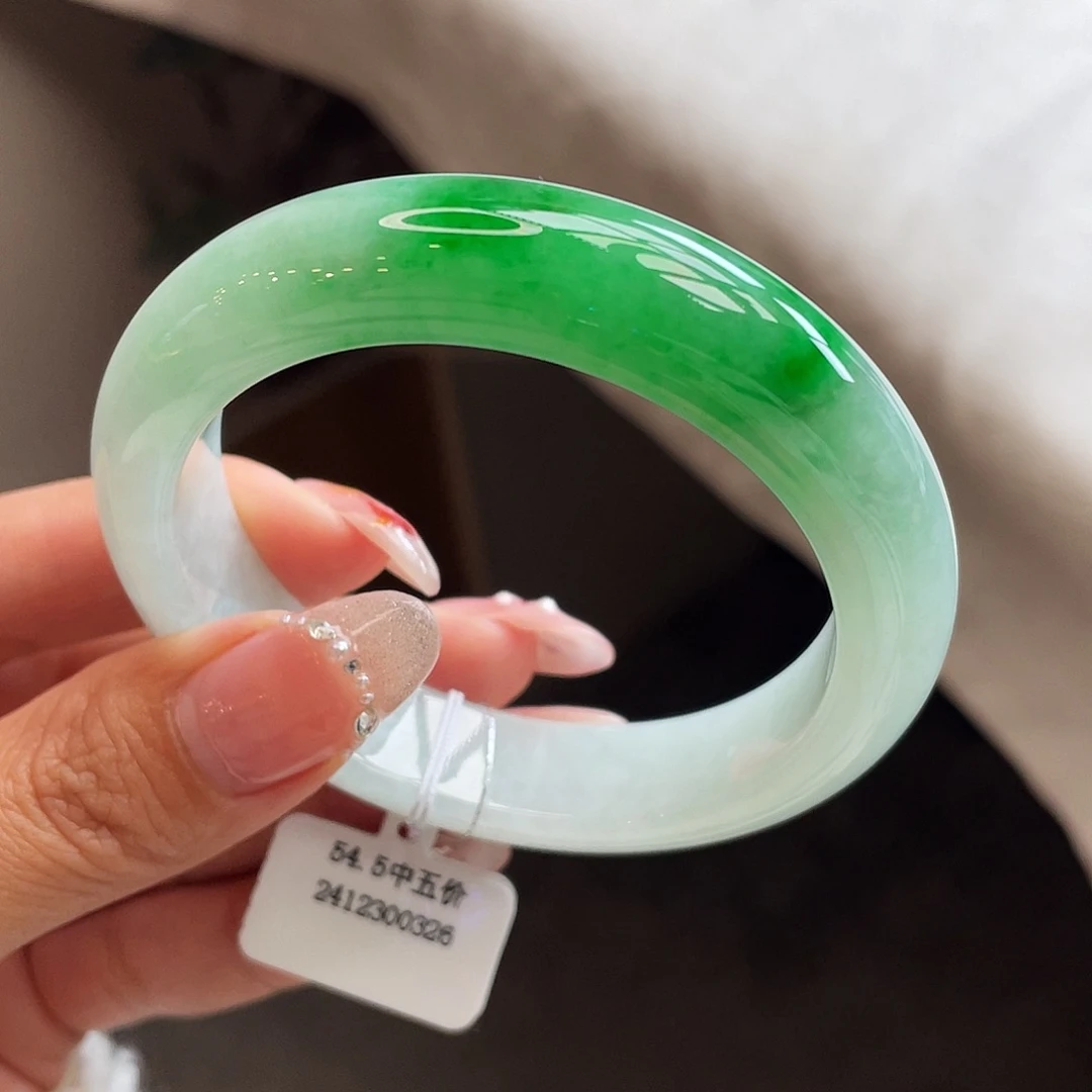 翡翠手镯未镶嵌54-55圈