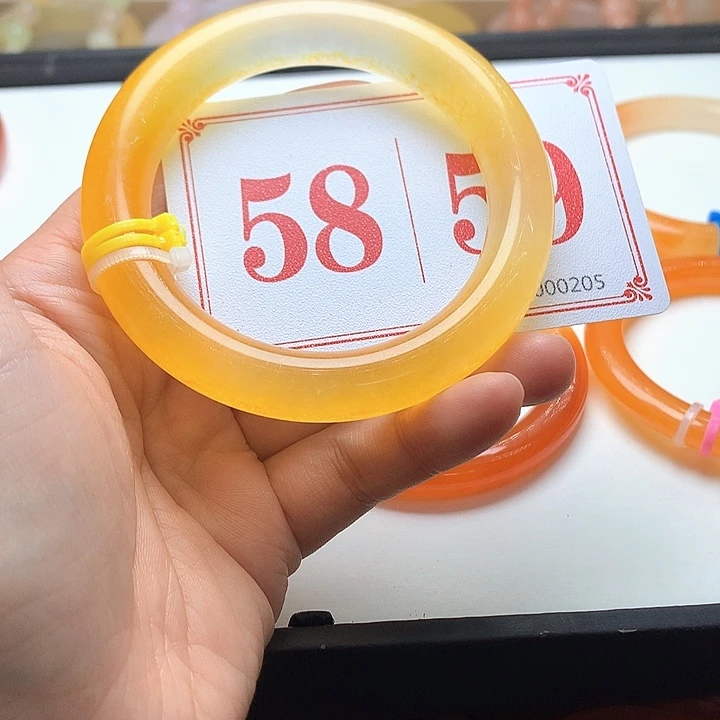 未镶嵌石英质玉（黄龙玉）手镯C****d