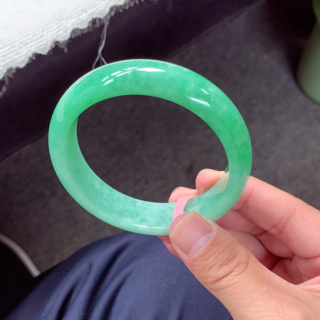 翡翠手镯未镶嵌雪*使缅甸