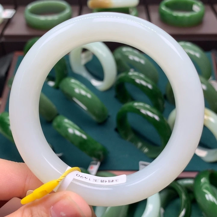 未镶嵌手镯和田玉5556