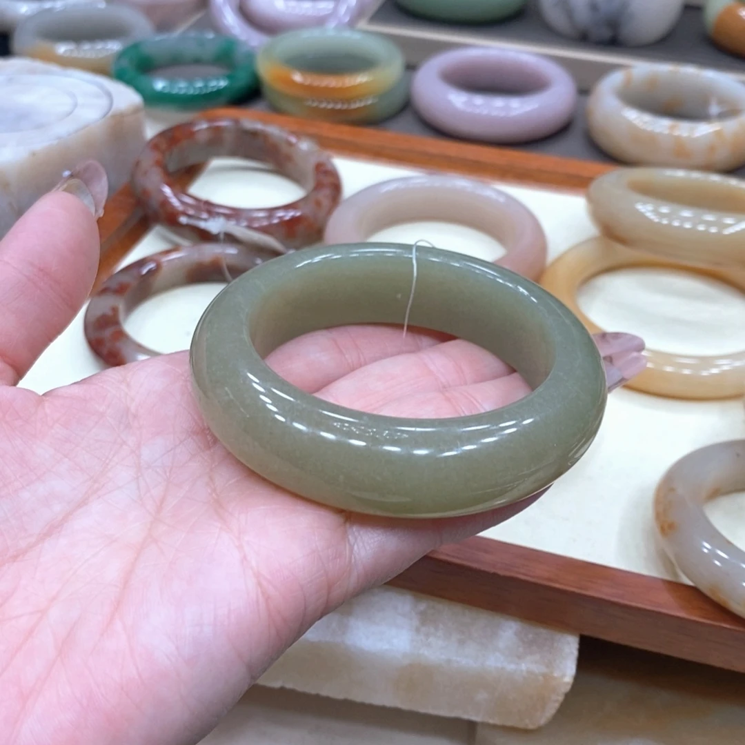 石英质玉未镶嵌手镯