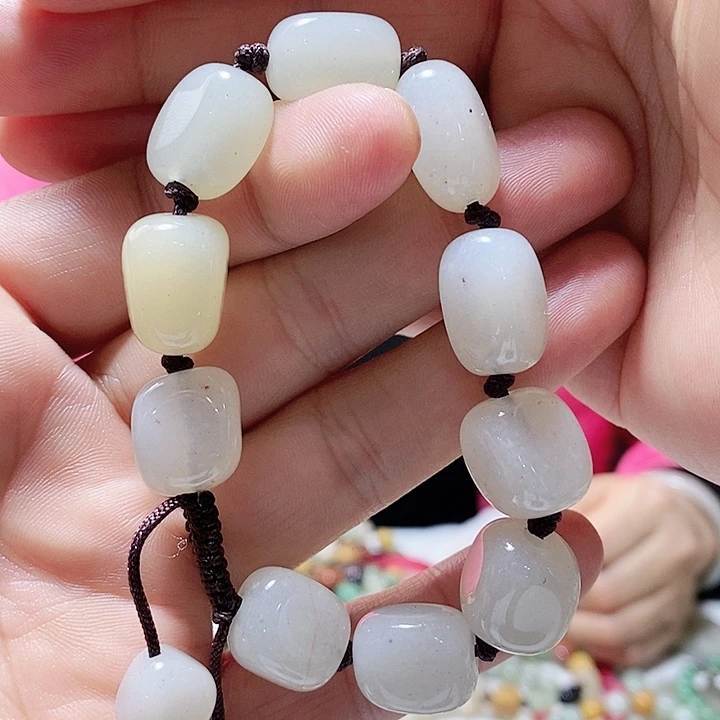 密玉（石英质玉）颈饰未镶嵌