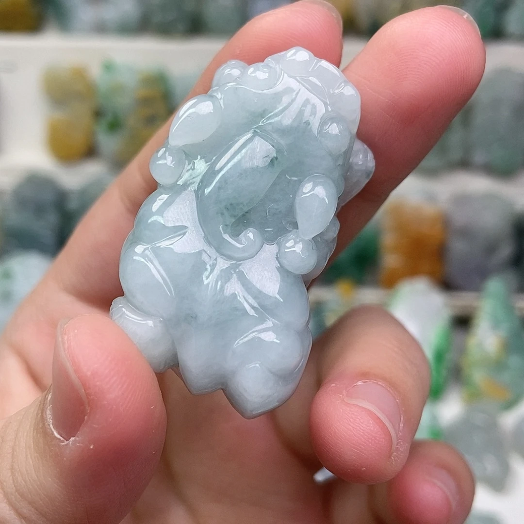 翡翠未镶嵌吊坠(赠链)口含珠