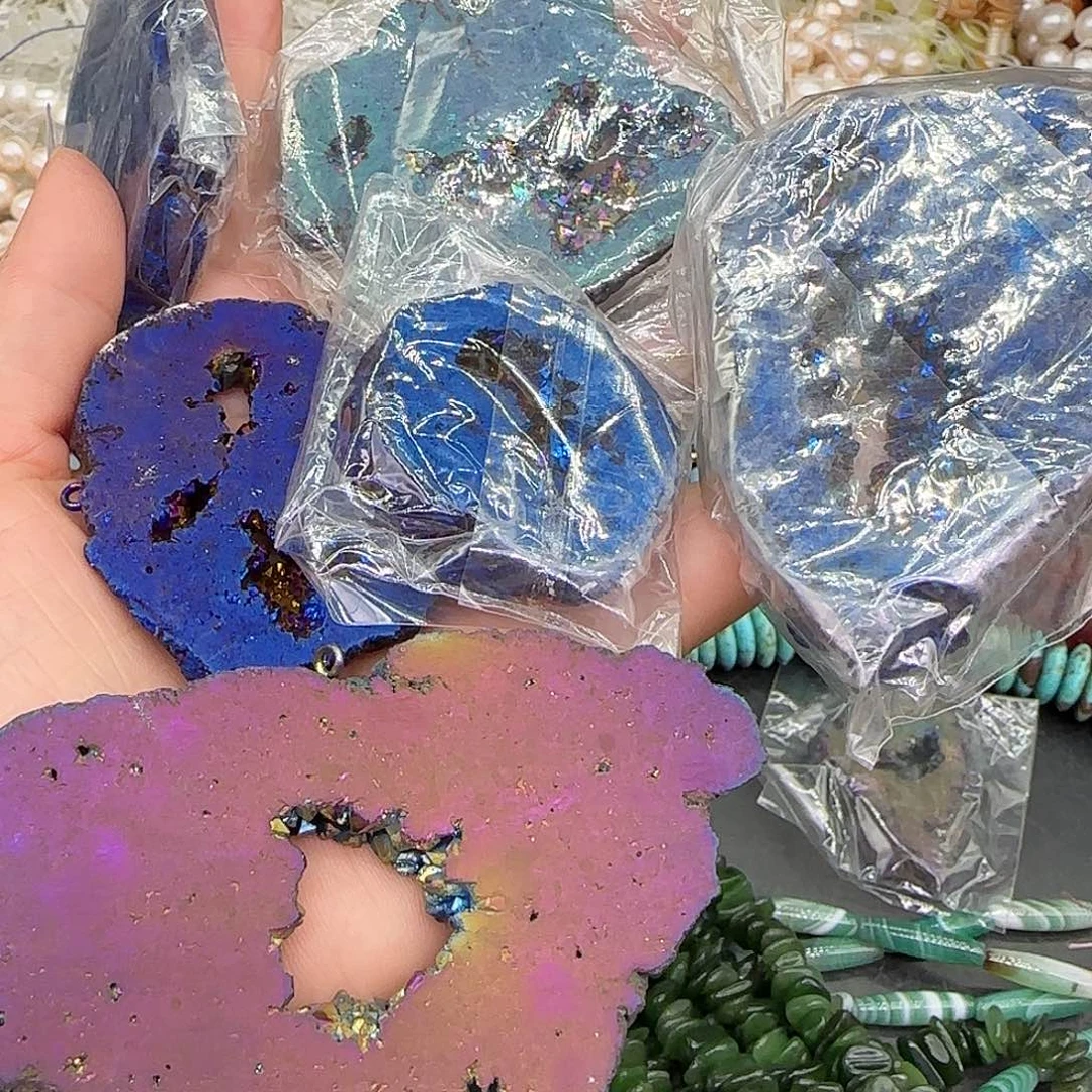 玛瑙/玉髓合金珠宝半成品镀彩晶洞一颗混发不挑