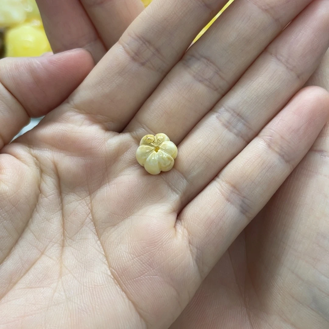 水****琥珀未镶嵌裸石存