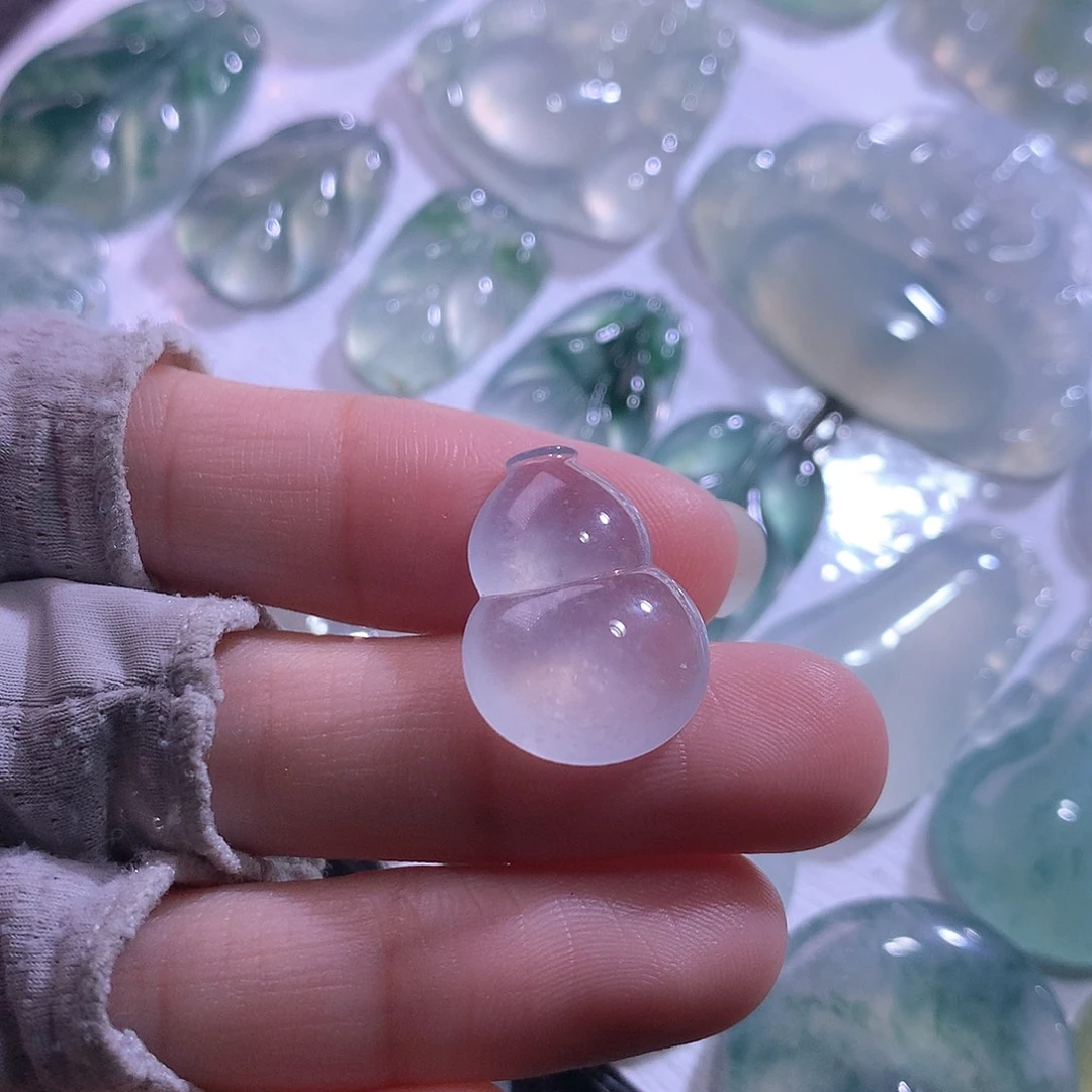 翡翠未镶嵌颈饰葫芦