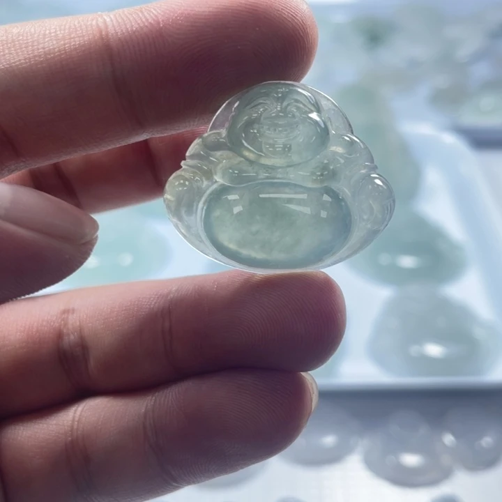 翡翠未镶嵌颈饰佛