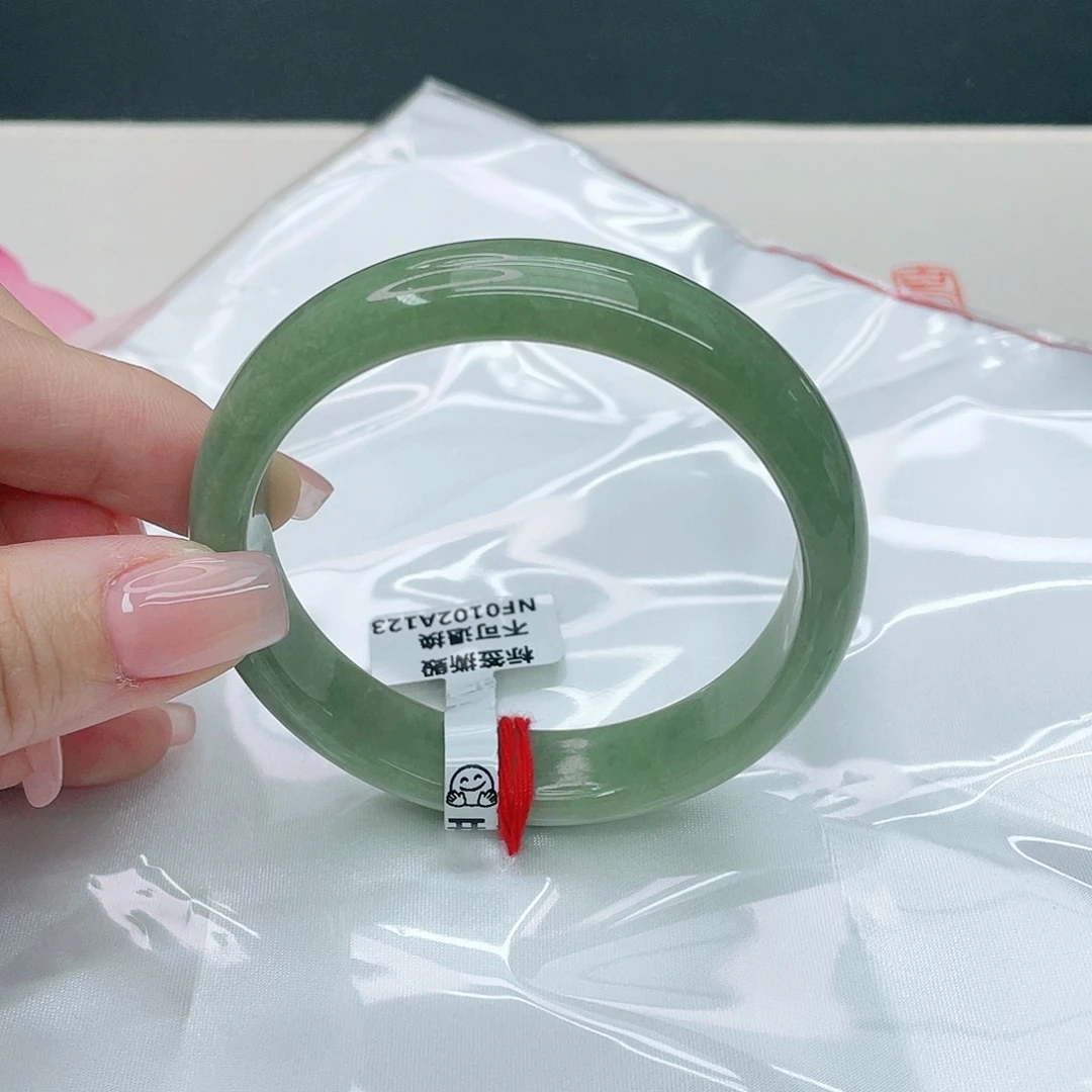 翡翠手镯未镶嵌正58