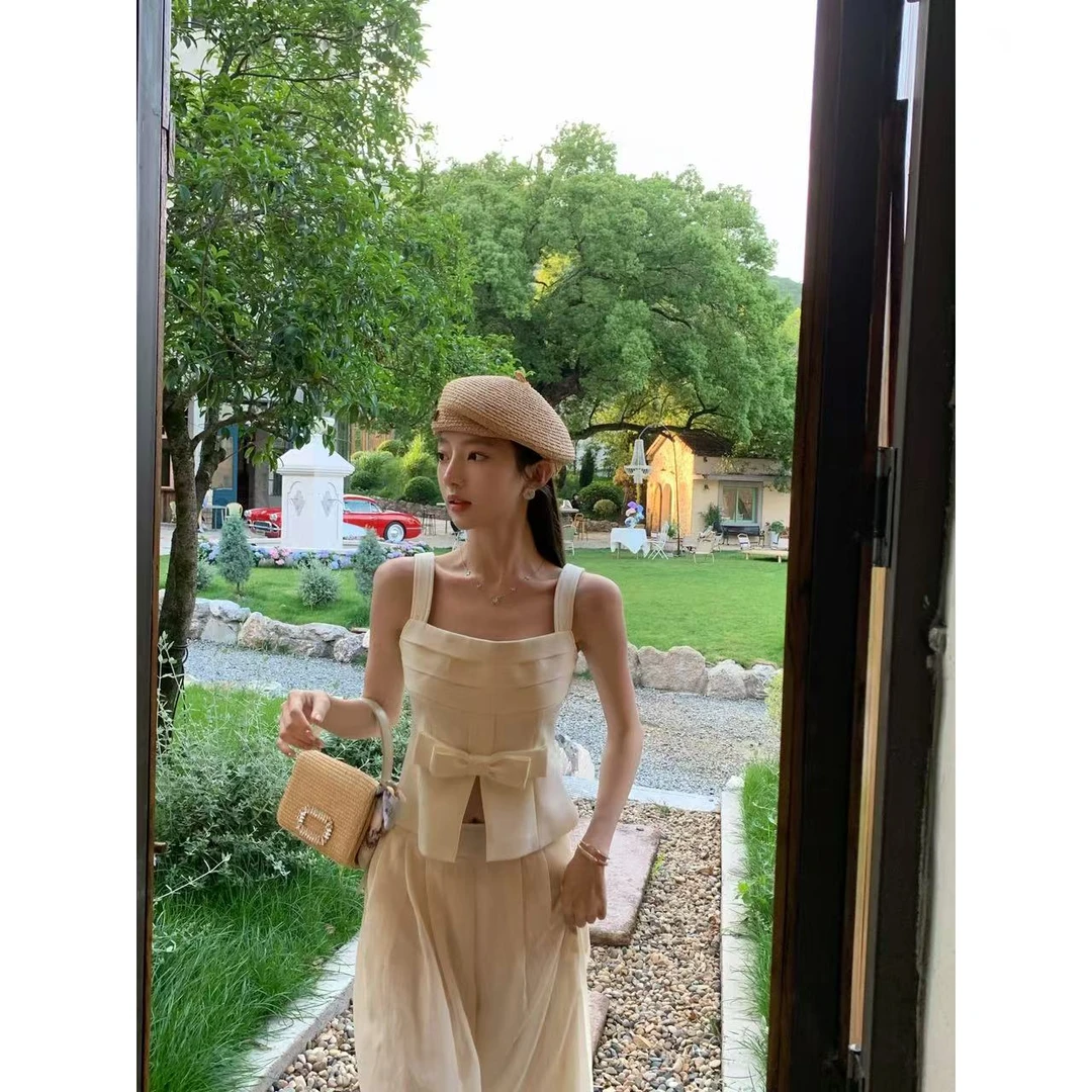 【盒子专享】半甜华尔   层次感设计立体蝴蝶结开叉吊带上衣