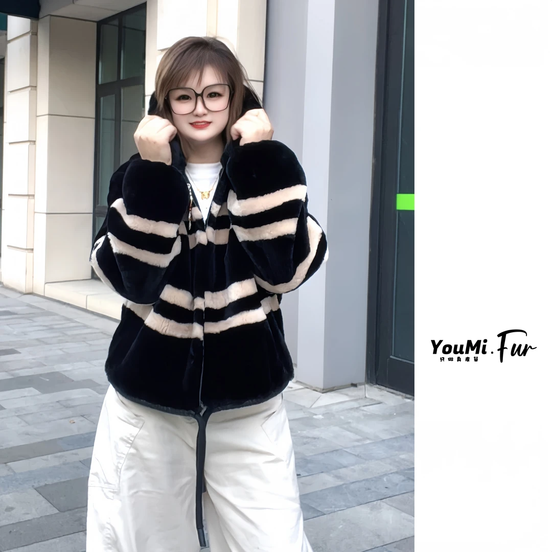 【YOUMI】冬季黑白撞色连帽抗风保暖美利奴羊毛皮毛一体-25138-B