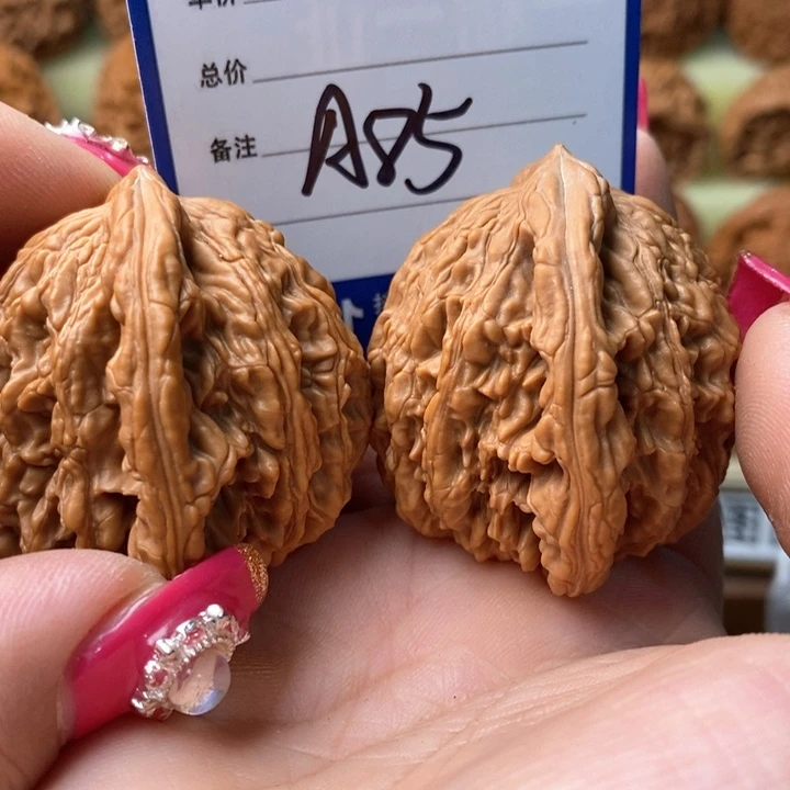 桃核吊坠大**?大粗筋虎