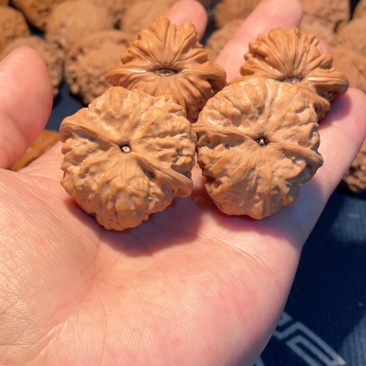 文玩核桃把件牙****菜蛤蟆头，四座楼