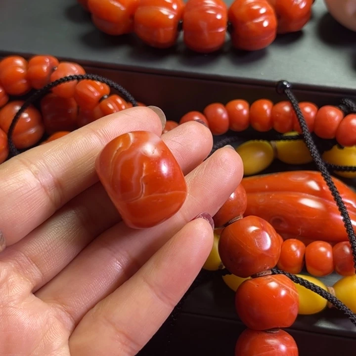 颈饰玻璃青琉璃…………….