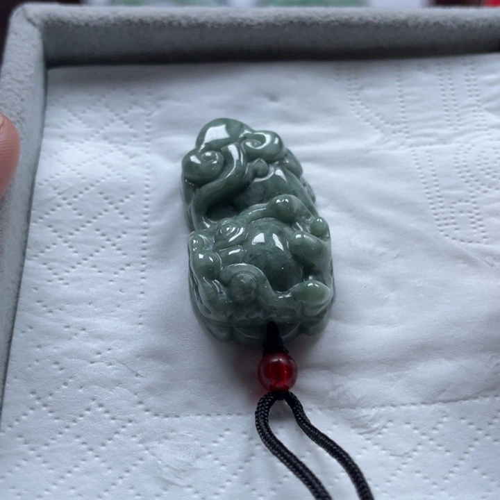 翡翠未镶嵌颈饰手镯