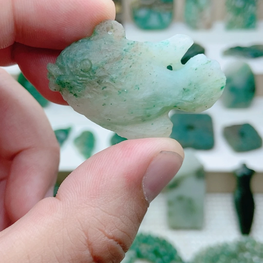 独山玉未镶嵌挂件