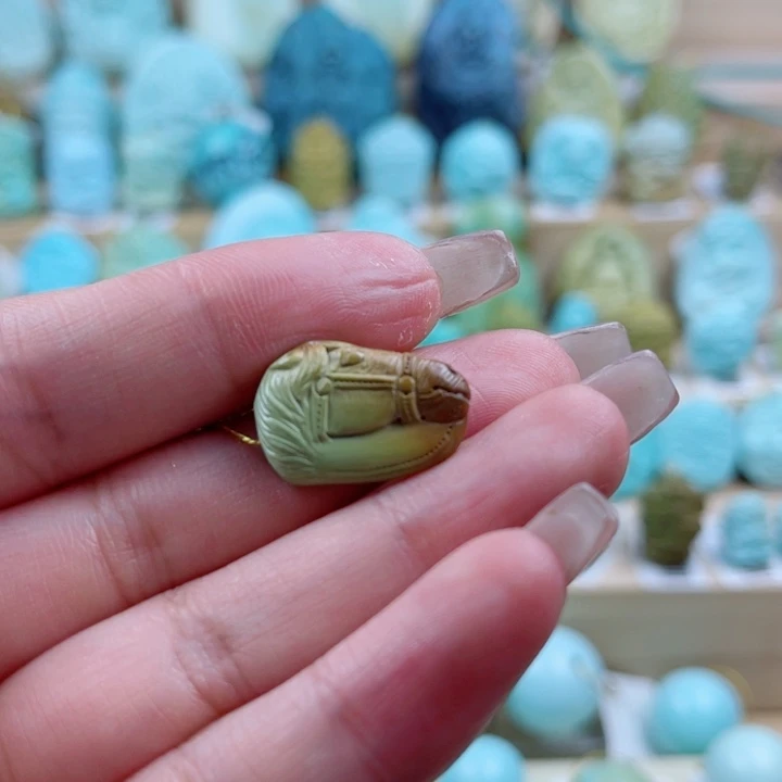 绿松石未镶嵌珠宝奇石