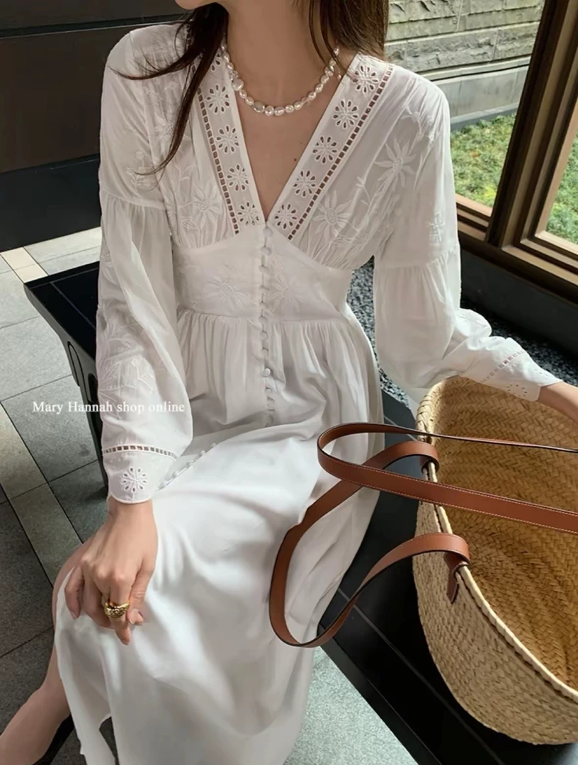 【繁花云朵】刺绣法式V领夏季连衣裙温柔女装中长款显瘦裙子复古裙