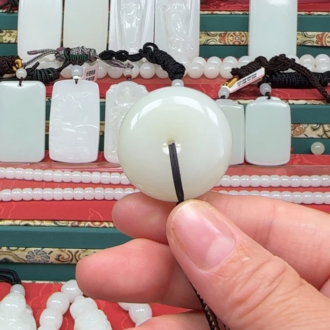 未镶嵌和田玉挂件来****缘