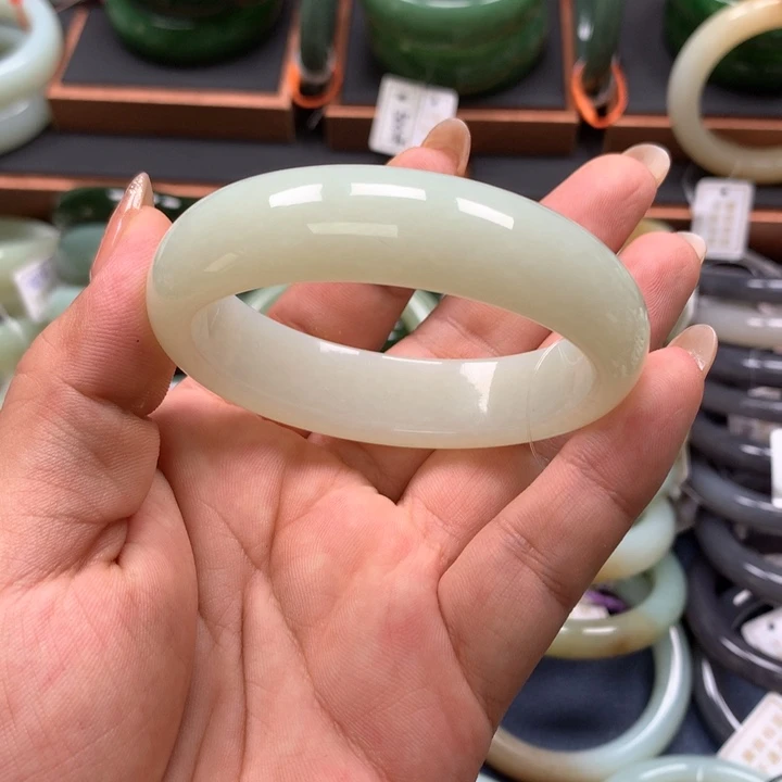【闪购商品】未镶嵌手镯和田玉