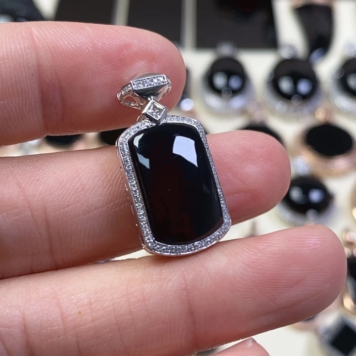 翡翠颈饰18K金镶嵌缅甸天然翡翠墨翠