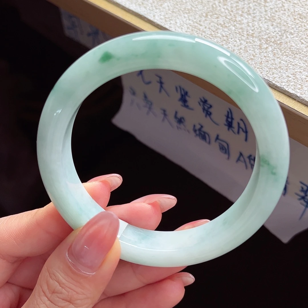翡翠未镶嵌手镯手镯的