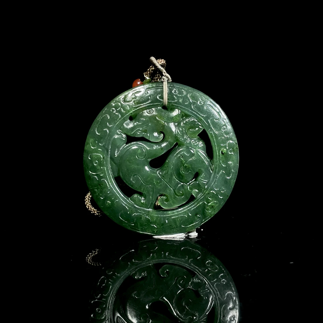 10301-瑞兽献宝  和田玉