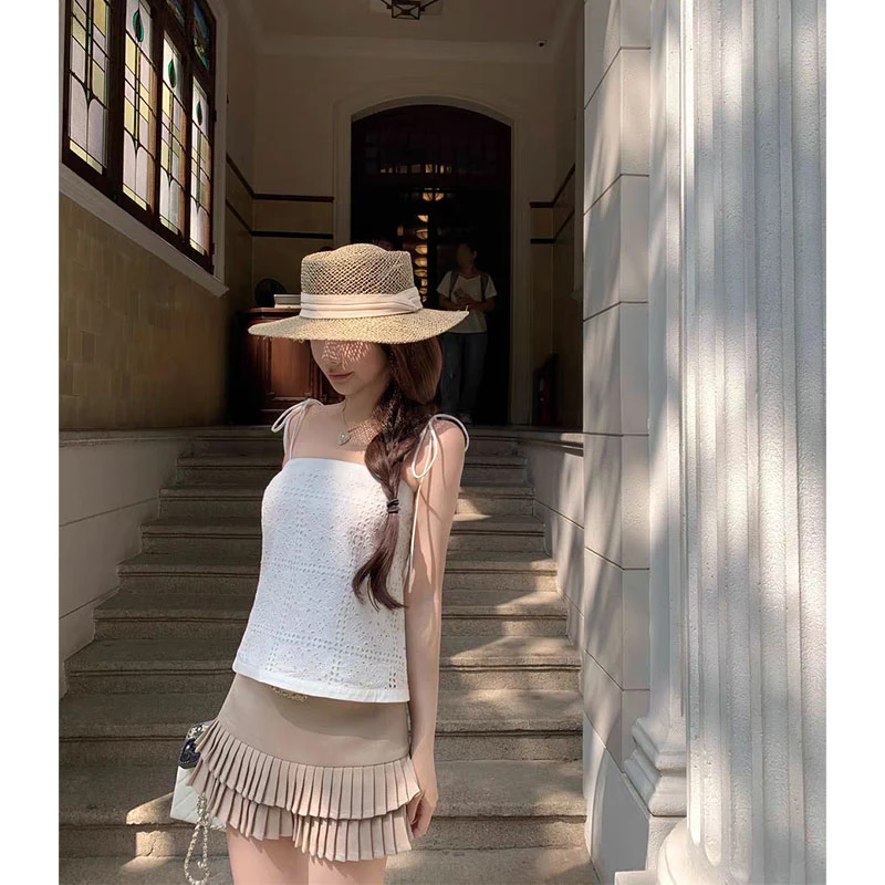 2025年夏季新款小白花镂空刺绣蝴蝶结绑带肩带宽松小吊带配短裙女