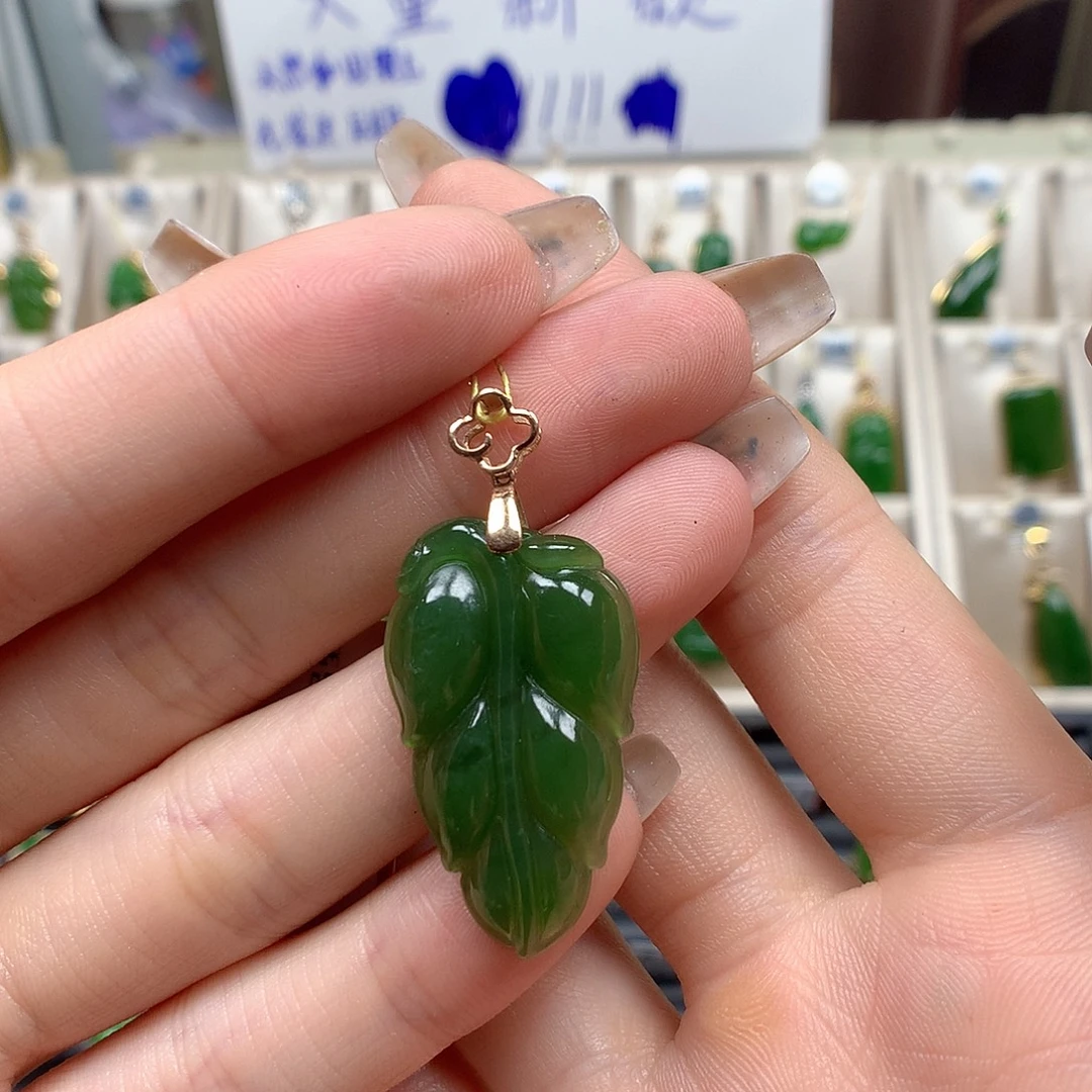青***树和田玉18K金镶嵌颈饰17×30