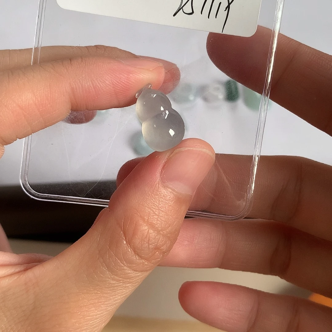 翡翠未镶嵌颈饰葫芦