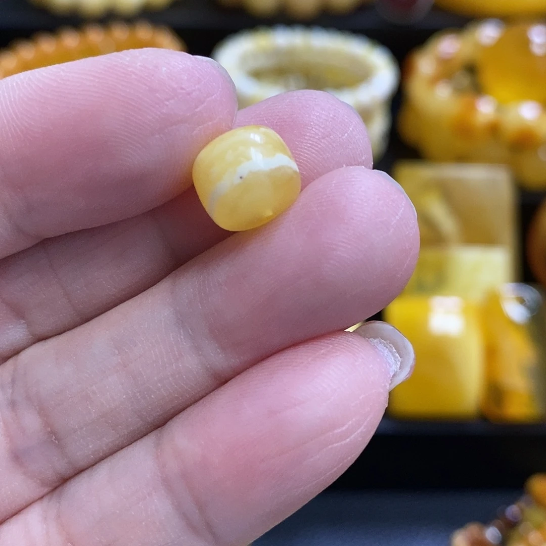 琥珀未镶嵌裸石002