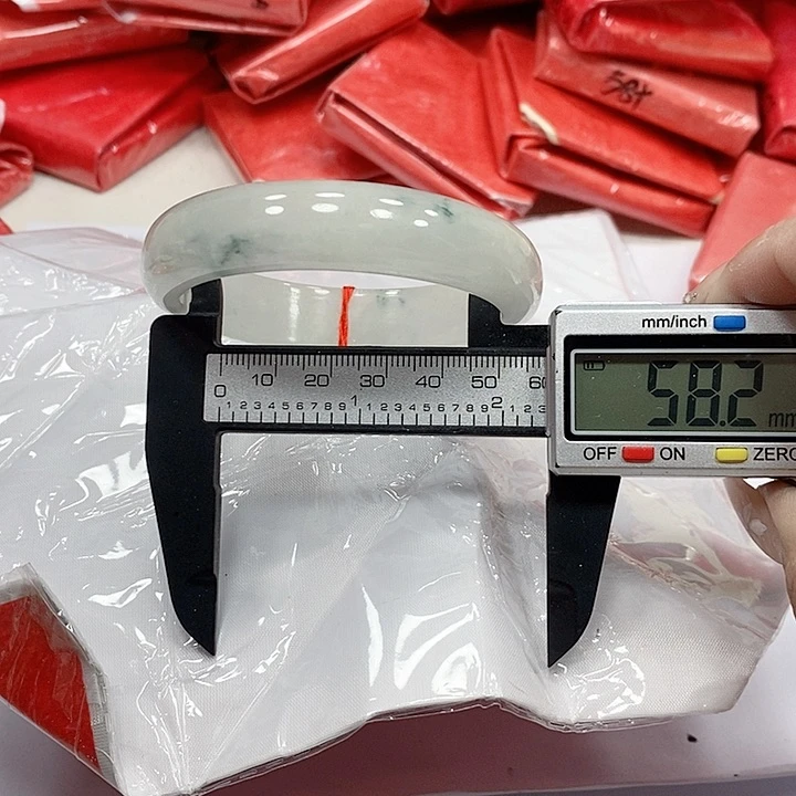 翡翠手镯未镶嵌195