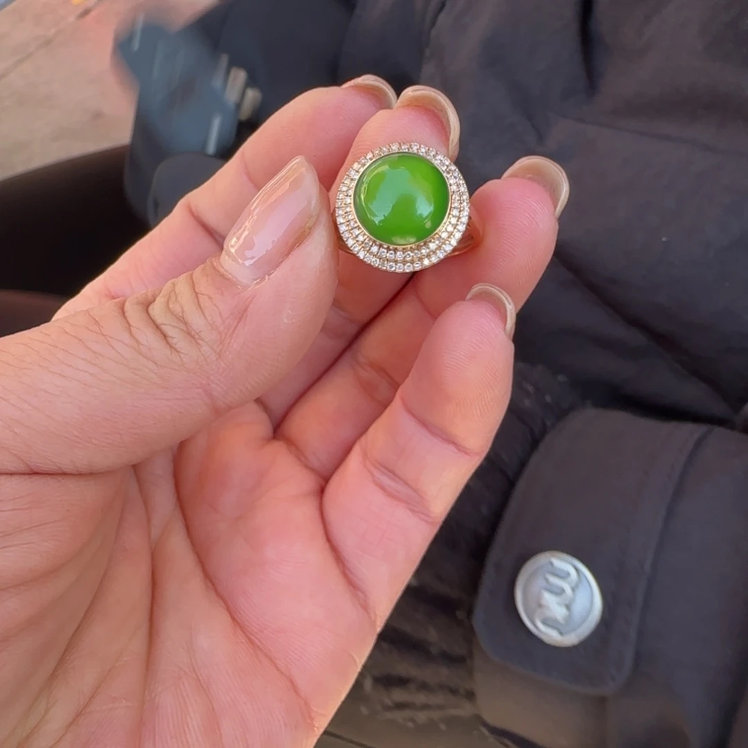和田玉18K金镶嵌颈饰碧玉姐