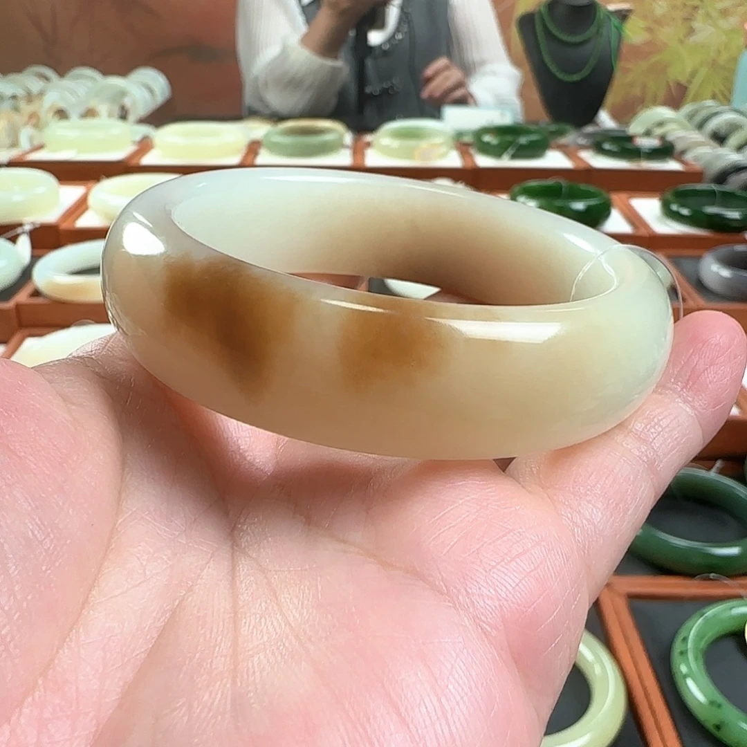 和田玉未镶嵌手镯
